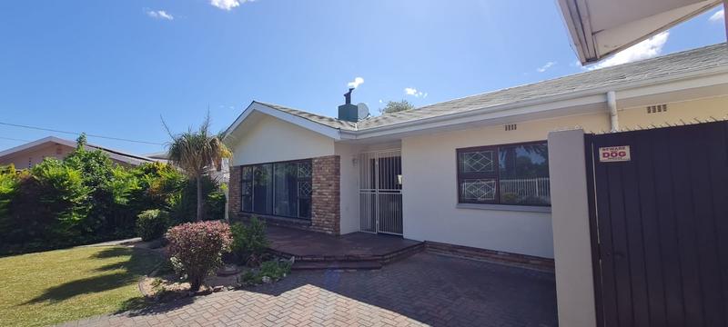 5 Bedroom Property for Sale in De La Haye Western Cape